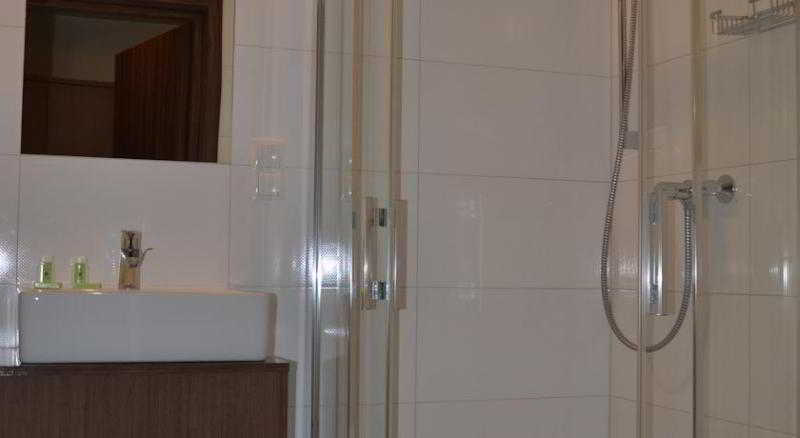 Hotel Pod Debem Tarnów Esterno foto