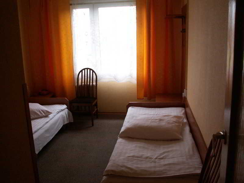 Hotel Pod Debem Tarnów Esterno foto