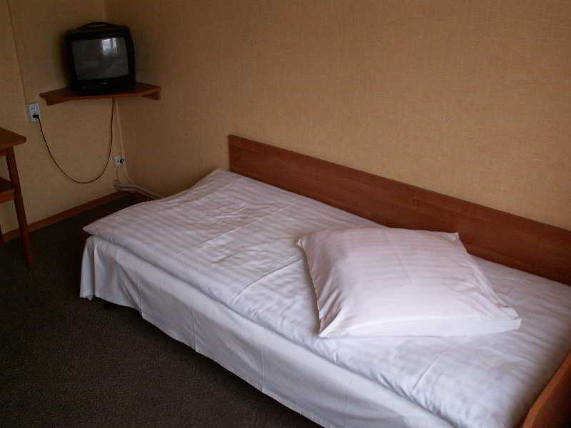 Hotel Pod Debem Tarnów Esterno foto
