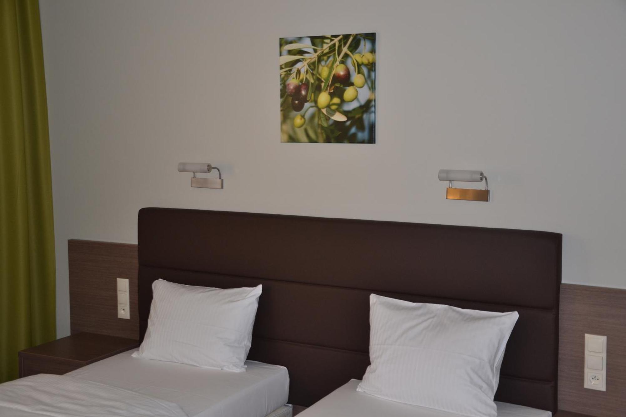Hotel Pod Debem Tarnów Esterno foto