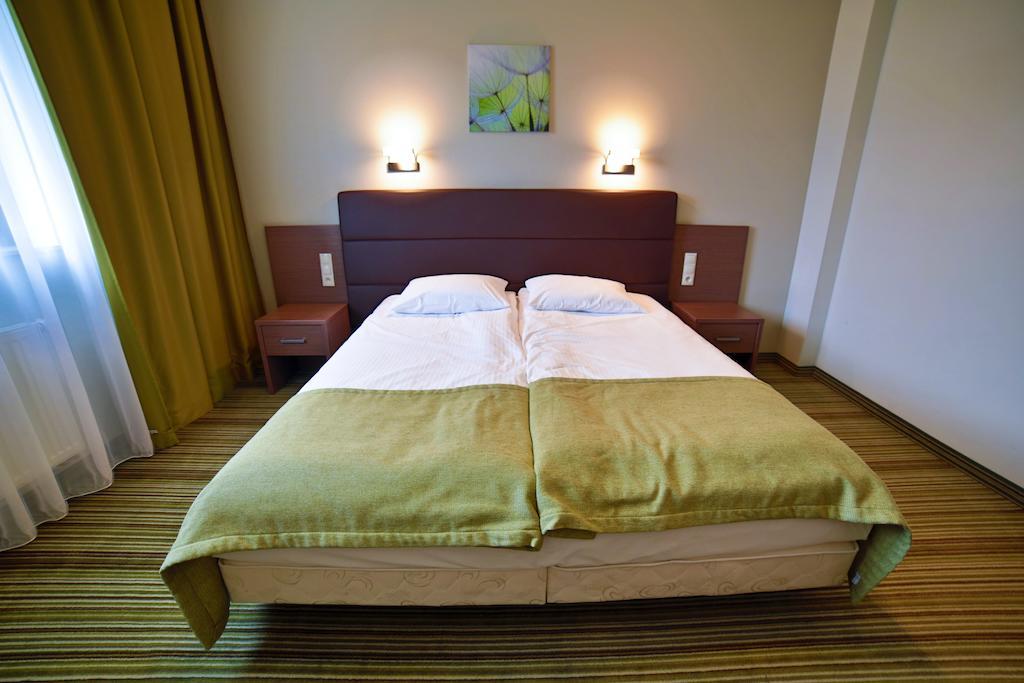 Hotel Pod Debem Tarnów Camera foto